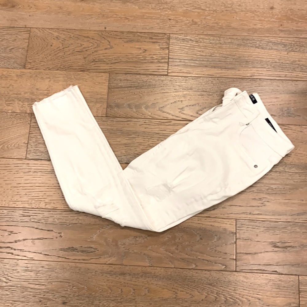 Vigoss white distressed skinny jeans.
